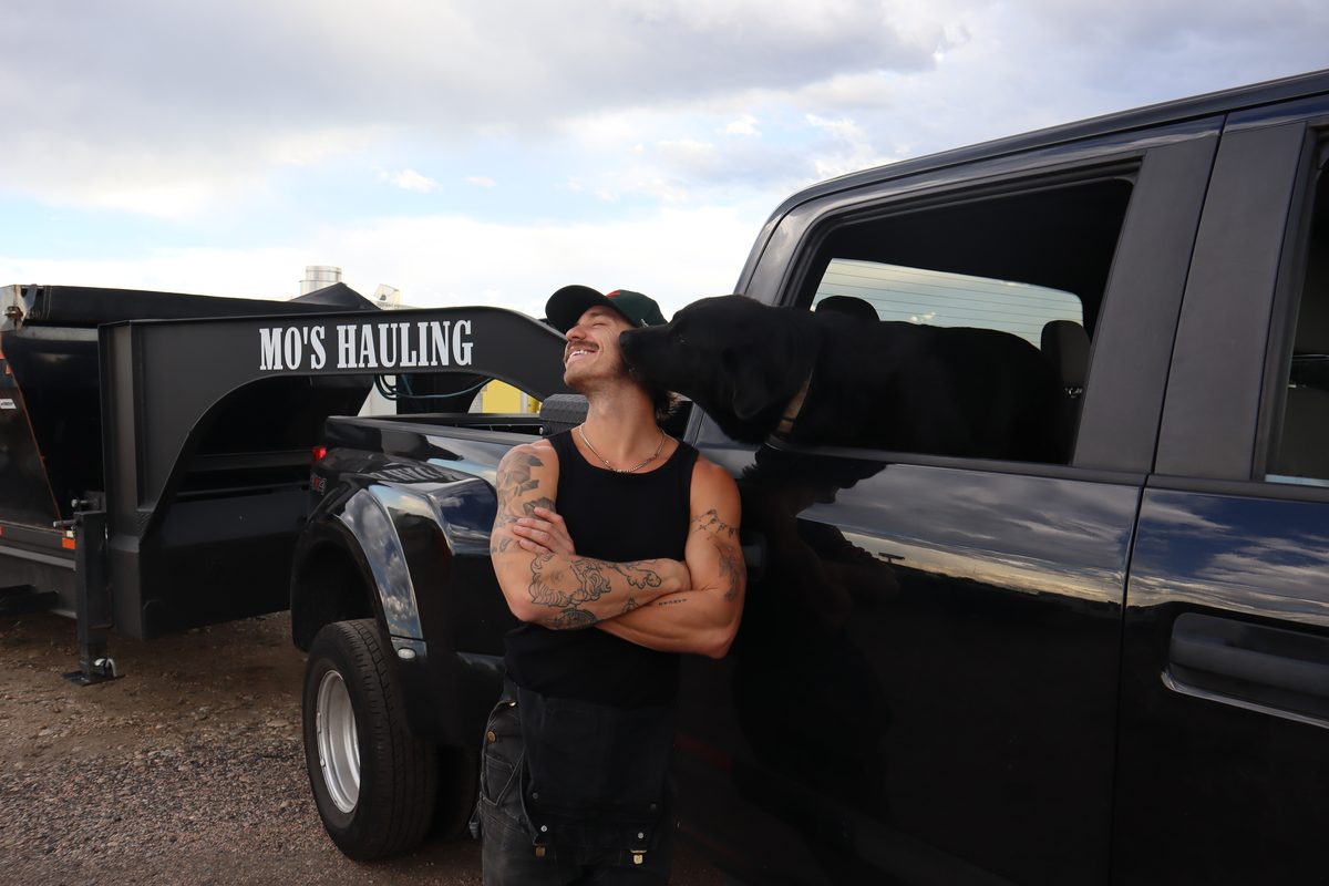 Mosley giving Eric a kiss in front of the Mo's Hauling trailer